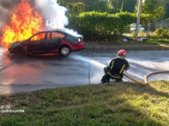 У Львові на вулиці Єрошенка згорів автомобіль Škoda Octavia У Львові на вулиці Єрошенка згорів автомобіль Škoda Octavia