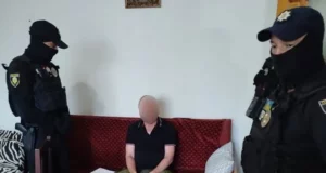 На Львівщині викрили прийомного батька, якого підозрюють у систематичному зґвалтуванні падчерки