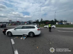 У Стрию на трасі «Київ-Чоп» автомобіль травмував двох пішоходів У Стрию на трасі «Київ-Чоп» автомобіль травмував двох пішоходів
