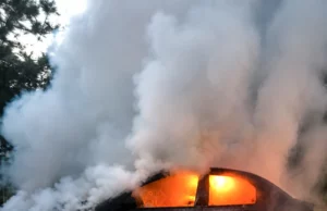 У Самборі під час руху загорівся легковий автомобіль У Самборі під час руху загорівся легковий автомобіль