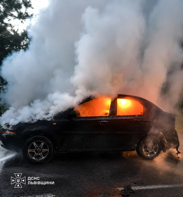 У Самборі під час руху загорівся легковий автомобіль
