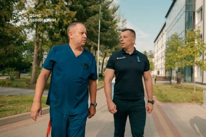Львівський рятувальник Ростислав Коваль проходить відновлення після поранення під час ліквідації наслідків ракетного удару