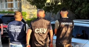У Дрогобичі затримали чоловіка за 1300 доларів хабаря за вступ до коледжу
