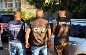 У Дрогобичі затримали чоловіка за 1300 доларів хабаря за вступ до коледжу