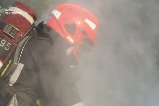 У Трускавці рятувальники вивели двох людей із задимленої квартири