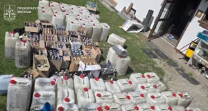 На Львівщині викрили підпільний цех контрафактного алкоголю на 500 тисяч гривень