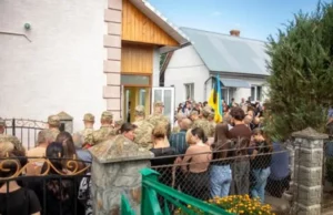 В Уличному попрощалися з полеглим воїном Михайлом Сирваткою В Уличному попрощалися з полеглим воїном Михайлом Сирваткою