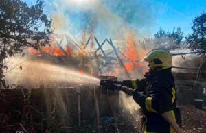 У Заболотцях на Золочівщині пожежники не допустили знищення трьох житлових будинків У Заболотцях на Золочівщині пожежники не допустили знищення трьох житлових будинків