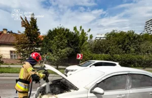 У Львові під час руху загорівся автомобіль на вулиці Липинського