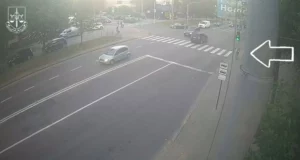 У Львові дві BMW збили батька з 8-річною донькою на пішохідному переході