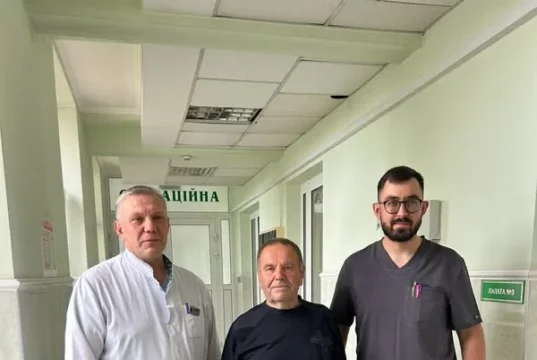 Університетська лікарня ЛНМУ провела двоетапну операцію пацієнту з чотирма грижами