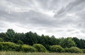 У Івано-Франковому рятувальники визволили жінку з болотистої місцевості