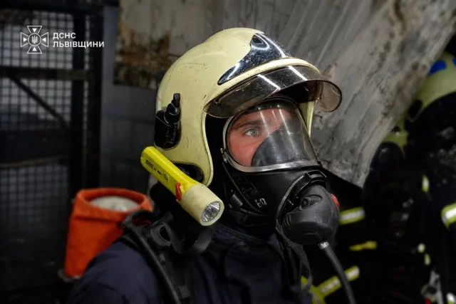 image У Львові з багатоповерхівки під час пожежі евакуювали людей і тварин