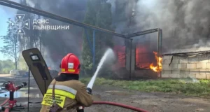 У Львові ліквідували пожежу на складі на вулиці Вулецькій