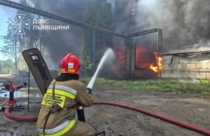 У Львові ліквідували пожежу на складі на вулиці Вулецькій