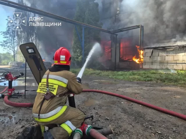 image У Львові ліквідували пожежу на складі на вулиці Вулецькій