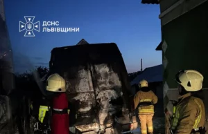 (Українська) У селі Нова Кам’янка на Львівщині згорів мікроавтобус Mercedes-Benz Sprinter У селі Нова Кам'янка на Львівщині згорів мікроавтобус Mercedes-Benz Sprinter