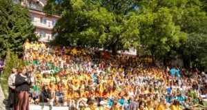 У Трускавці діти створили найбільшу мапу України з арт-карток