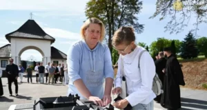 В Унівській лаврі встановили тактильну мініскульптуру монастиря