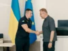 У Львові відзначили рятувальників за ліквідацію наслідків ракетного удару У Львові відзначили рятувальників за ліквідацію наслідків ракетного удару