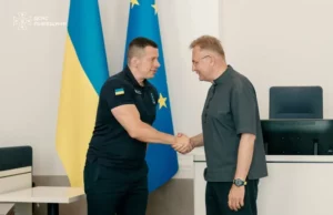 У Львові відзначили рятувальників за ліквідацію наслідків ракетного удару У Львові відзначили рятувальників за ліквідацію наслідків ракетного удару