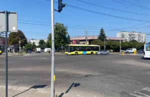 (Українська) У Львові на вулиці Любінській автомобіль травмував пішохода У Львові на вулиці Любінській автомобіль травмував пішохода