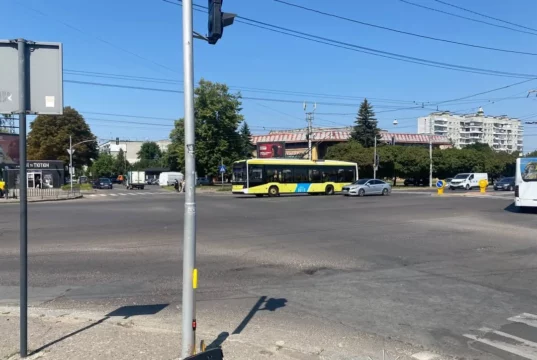 У Львові на вулиці Любінській автомобіль травмував пішохода