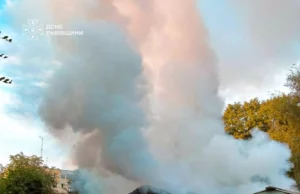 У Дрогобичі загорілися три металеві гаражі, рятувальники вберегли ще чотири У Дрогобичі загорілися три металеві гаражі, рятувальники вберегли ще чотири