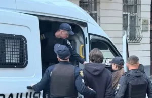 У Львові викрили трьох підозрюваних у розбійному нападі на постояльця готелю У Львові викрили трьох підозрюваних у розбійному нападі на постояльця готелю