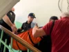 У Львові рятувальники через драбину потрапили до квартири та передали жінку медикам У Львові рятувальники через драбину потрапили до квартири та передали жінку медикам