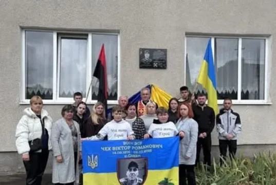 У Садках Ходорівської громади відкрили меморіальну дошку Віктору Чеху