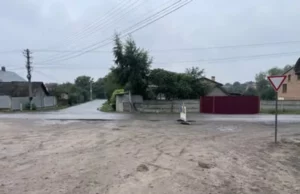 У Надичах на перехресті двох доріг встановили нові знаки