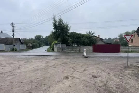 У Надичах на перехресті двох доріг встановили нові знаки