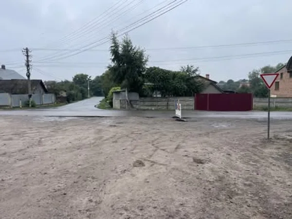 image У Надичах на перехресті двох доріг встановили нові знаки