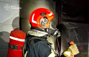 У селі Спасів Шептицького району згорів дах гаража, вогнеборці врятували сусідні будівлі