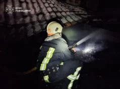 У Трускавці вночі загорівся дах триповерхової будівлі