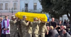 Жовківська громада попрощалася з прикордонником Віталієм Гриком