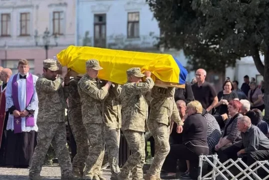 Жовківська громада попрощалася з прикордонником Віталієм Гриком