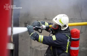 (Українська) У Стрию рятувальники евакуювали мешканців під час пожежі в багатоповерхівці У Стрию рятувальники евакуювали мешканців під час пожежі в багатоповерхівці