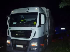 На Львівщині біля Великих Мостів вантажівка смертельно травмувала скутериста
