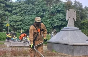 Фахівці центру «Доля» впорядкували український цвинтар у Заліській Волі в Польщі Фахівці центру «Доля» впорядкували український цвинтар у Заліській Волі в Польщі