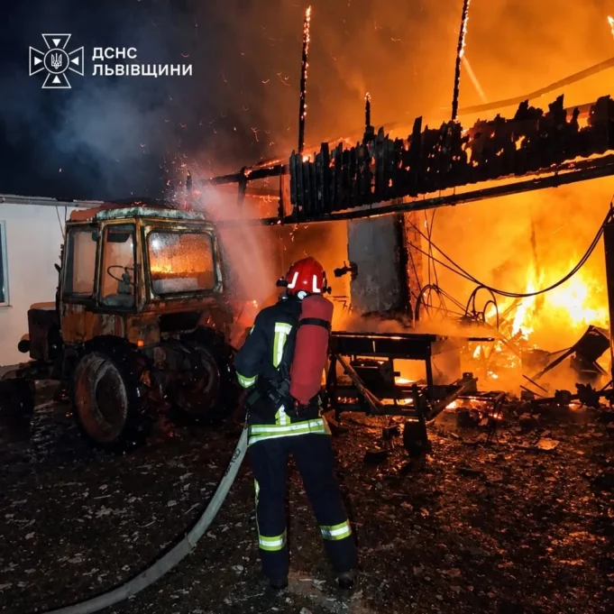 У селі Уріж на Дрогобиччині загорілася господарська будівля