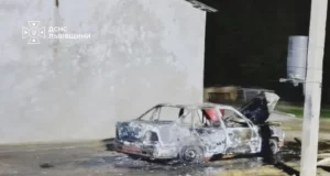 На Золочівщині вночі згорів автомобіль, загинула людина