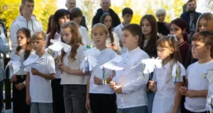 У Бродах відкрили меморіал полеглим випускникам школи №2