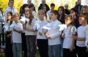 У Бродах відкрили меморіал полеглим випускникам школи №2