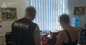 На Львівщині судитимуть колишню фахівчиню із закупівель за завищені ціни на кухонне обладнання