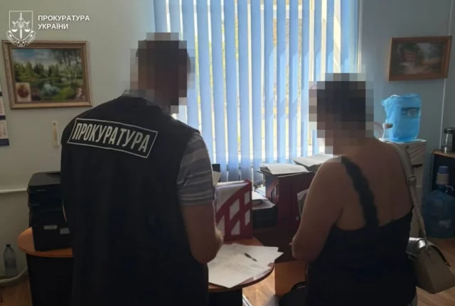 На Львівщині судитимуть колишню фахівчиню із закупівель за завищені ціни на кухонне обладнання