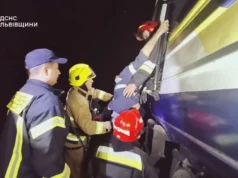 У Львові зіткнулися дизель-поїзд та електровоз