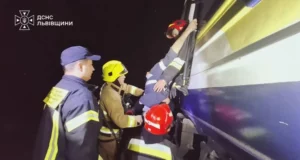 У Львові зіткнулися дизель-поїзд та електровоз