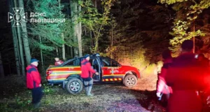 На Львівщині рятувальники знайшли 83-річного туриста, який заблукав на горі Парашка